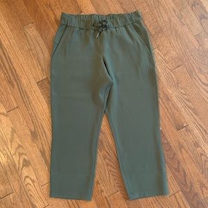 NWOT Lululemon On The Fly Pants Cropped - Woven